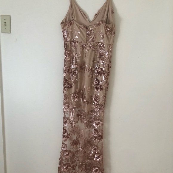 Elegant dress - Picture 4 of 8